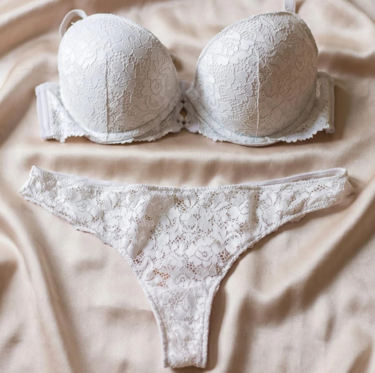 🌸 Duo de charme : Ensemble lingerie dentelle blanc Undiz 95B & XS